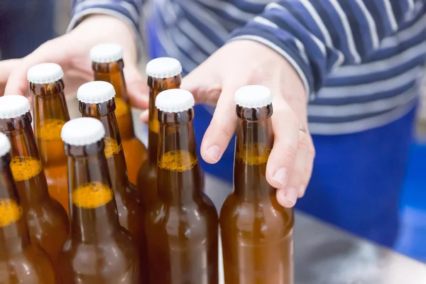 Man taking craft beer bottles — Stock Photo, Image