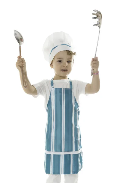 Маленький шеф-повар с кухонными инструментами — стоковое фото
