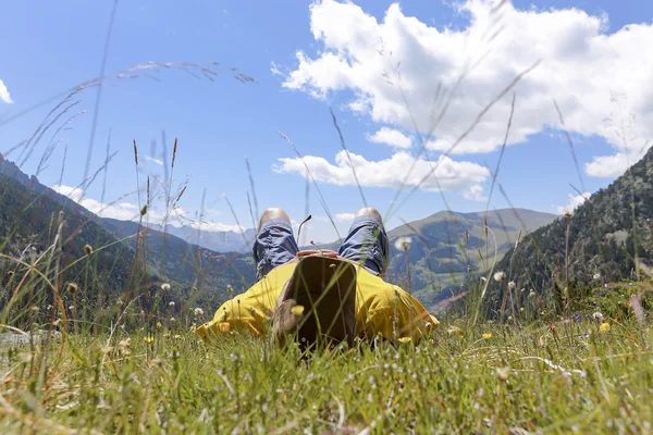 Young man lying on a field — Stock Photo, Image