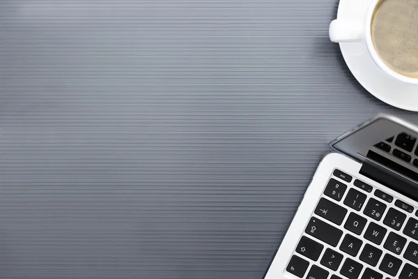 Laptop and cup of coffee — Stock Photo, Image