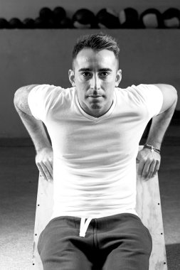 adam tricep itmek - crossfit workou yapma