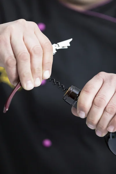 Opening a bottle of win — Stock Photo, Image