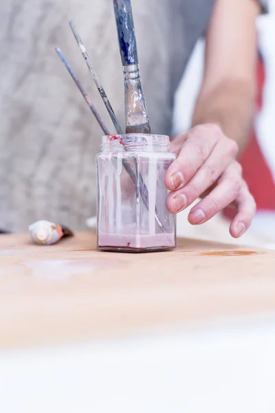 Cleaning the paintbrushes - painting session — Stock Photo, Image