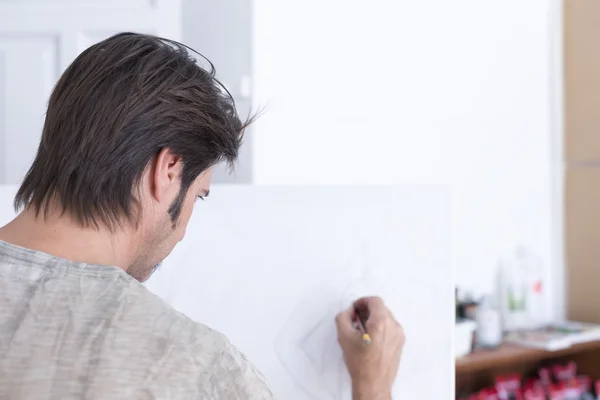 Fiatal festő a vászonra - festmény munkamenet rajz — Stock Fotó