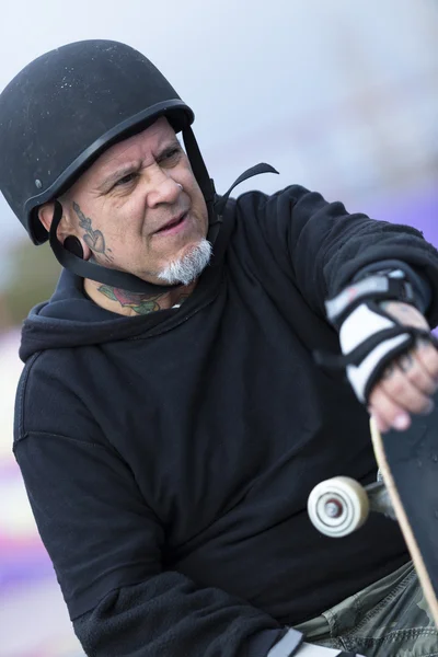 Old man skater thoughtful — Stock Photo, Image