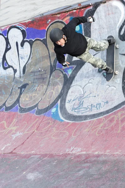 スケート パークでスケート — ストック写真
