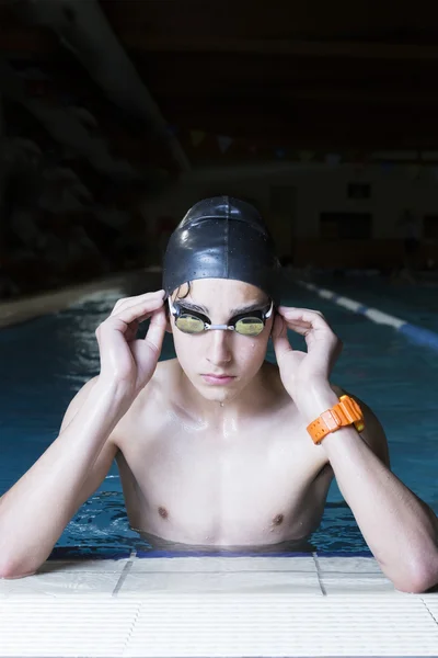 Προσαρμογή του γυαλιά κολυμβητής — Φωτογραφία Αρχείου