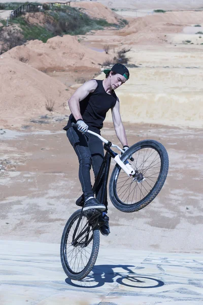 BMX acrobazia motociclista — Foto Stock