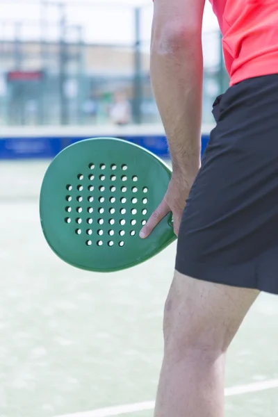 Homem jogando paddle match — Fotografia de Stock