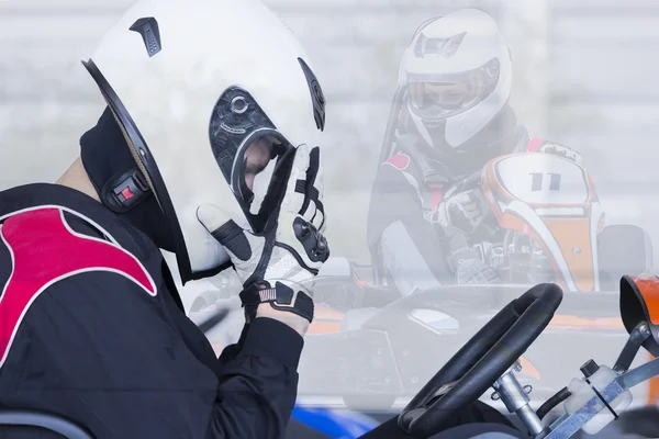 Doppelbelichtung Go-Kart-Rennfahrer bereit für Rennen — Stockfoto