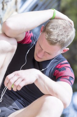 adam atlet müzik dinleme