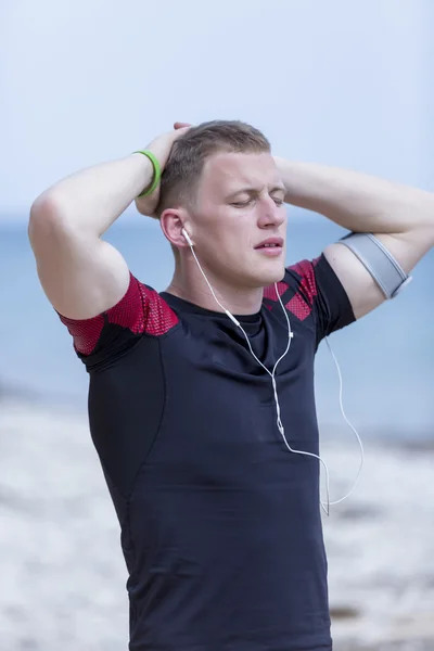 Jonge man loper rusten — Stockfoto