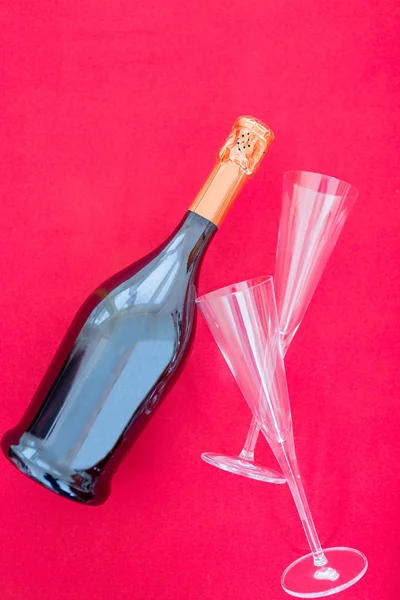 Bottle of fizz and glasses — Stock Photo, Image