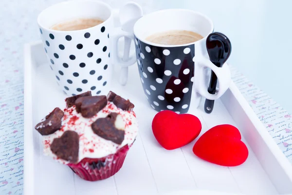 Two cups of coffee and cupcake on tray — Stock Photo, Image