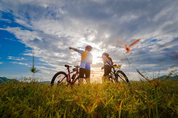 Couple Lover Enjoy Riding Mountain Bicyble Adventure Touring Grass Meadow — Φωτογραφία Αρχείου