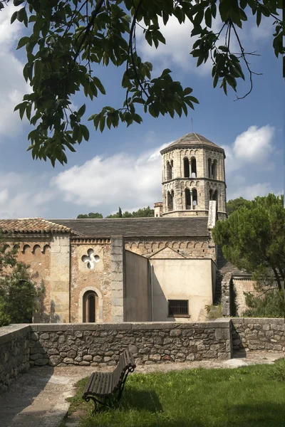 Zamek i kościół w Girona, Hiszpania — Zdjęcie stockowe