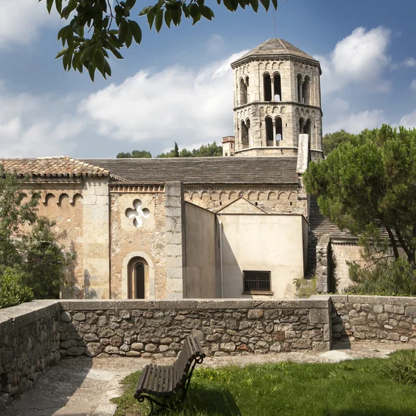 Castillo y la Iglesia en Girona, España — Foto de Stock