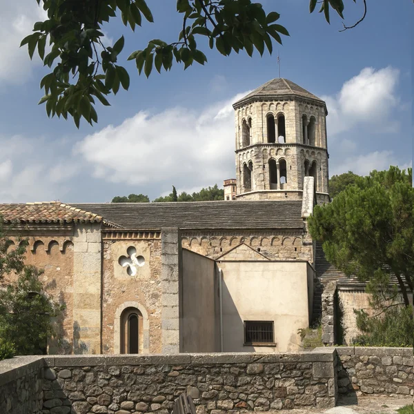 Castillo y la Iglesia en Girona, España — Foto de Stock