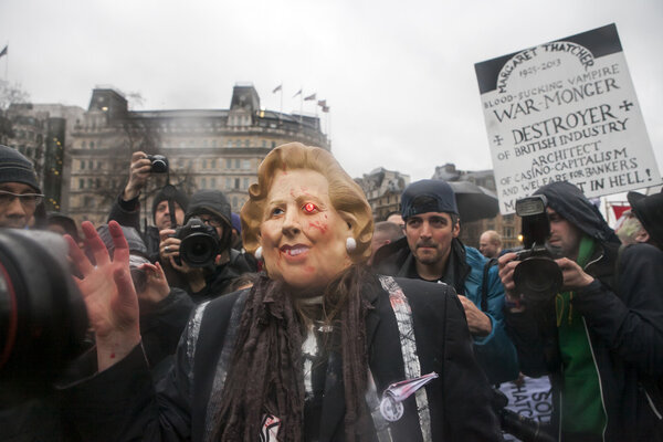 Протестующие собираются на Трафальгарской площади
