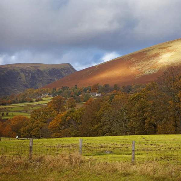 Keskadale ve çevresindeki fells. — Stok fotoğraf