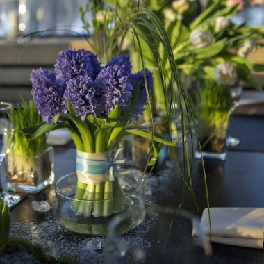 Apanese Trabzon hurması ile dokulu eski kağıt arka plan.