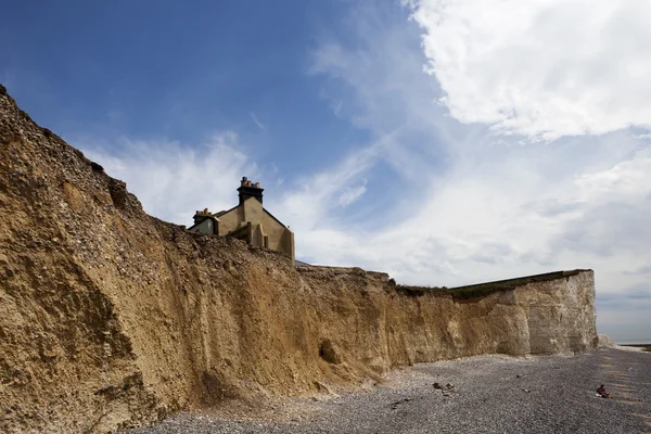 The Belle Toute Lighthouse at Beachy Head in Sussex on May 11, 2011. Unidentified people. — Stock Photo, Image