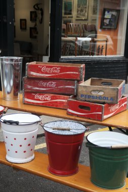  Coca Cola ve Pepsi Cola kutularına pazarından Colambia yol.