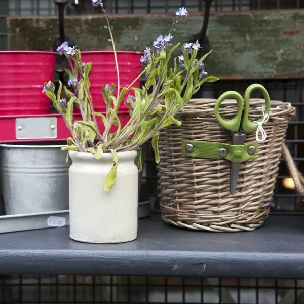 Gartenaccessoires im Verkauf — Stockfoto