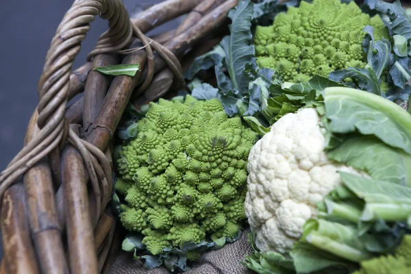 Romanesco karnabahar fraktal şekilleri ve Fibonacci sequ ile