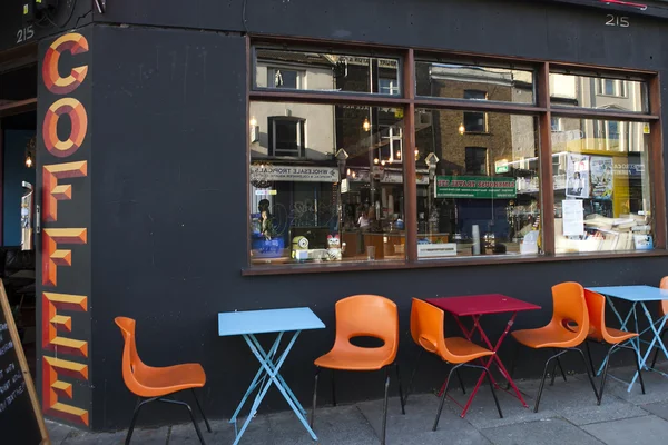 Framsidan av en färgglad café i East London, England. — Stockfoto