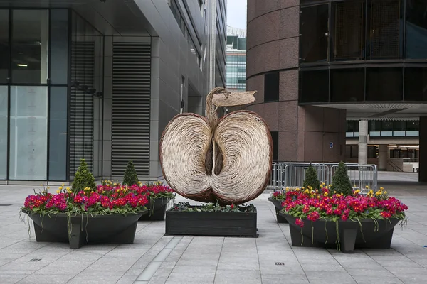 : Apfelgewebte Weidenskulptur von Tom Hase — Stockfoto