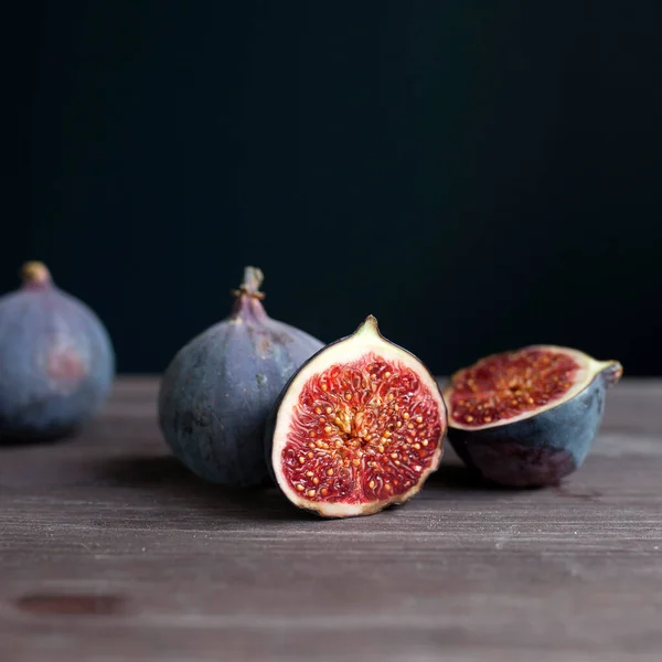 Bunch Fresh Ripe Figs Wodden Brown Background Tropical Fruit — Stock Photo, Image