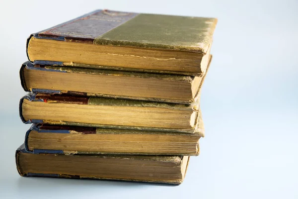 Stapel Alter Bücher Isoliert Auf Blauem Hintergrund Flache Lage Draufsicht — Stockfoto