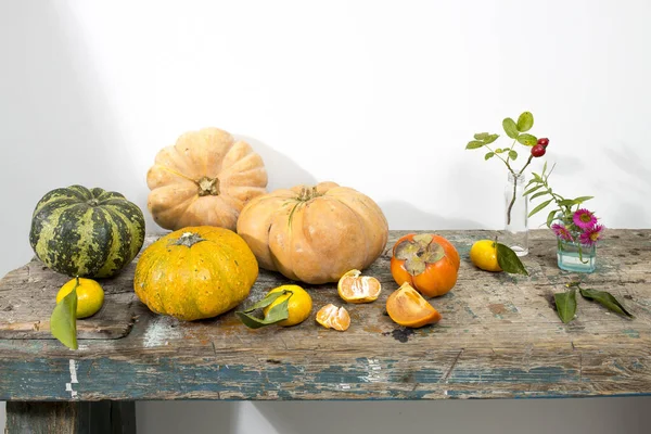 Rosa Mosqueta Frutas Verduras Amarillas Calabaza Membrillo Japonés Mandarina Caqui —  Fotos de Stock