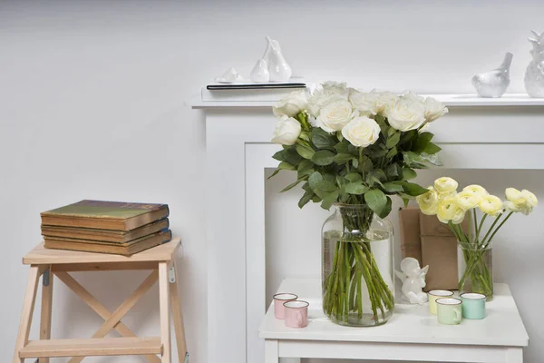 Bouquet Yellow Ranunculus White Rose Glass Vase White Table Copy — Stock Photo, Image