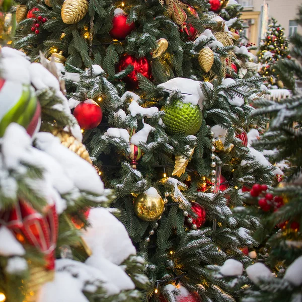 Moscú Rusia Diciembre 2020 Fragmento Hermoso Árbol Navidad Con Adornos —  Fotos de Stock