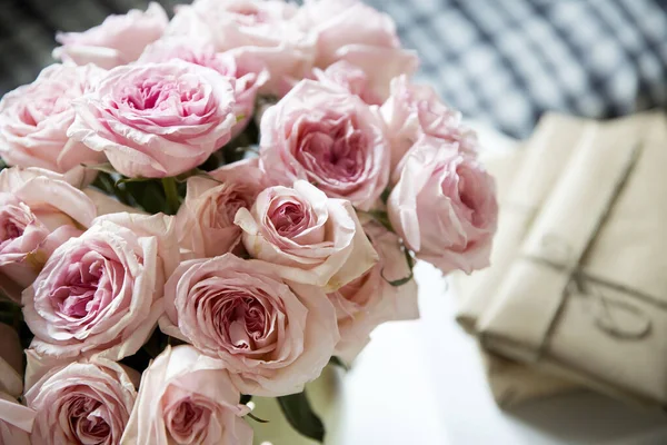 Rose White Pink Hara Bouquet Roses Dans Vase Rond Des — Photo