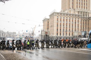 Moskova, Rusya - 31 Ocak 2021, Rusya 'daki toplu protestolardan Aleksey Navalny' nin salıverilmesi istendi. Polis barışçıl bir protestoya katılan insanları tutuklayacak.