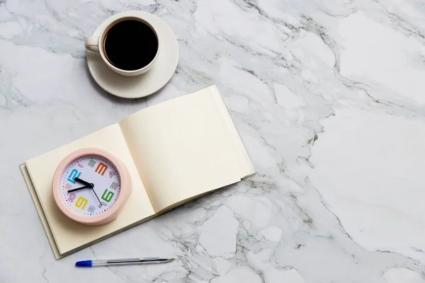 Pink Clock Square Notebook Pen Marble Table Surface Cup Coffee — 图库照片