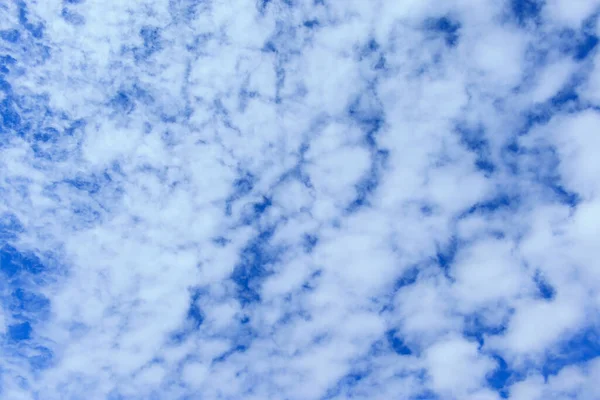 Papel Parede Com Cirro Stratocumulus Nuvens Contra Céu Azul Primavera — Fotografia de Stock