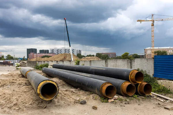 Moskova Rusya Haziran 2021 Uzun Fabrika Boruları Inşaat Halindeki Bir — Stok fotoğraf