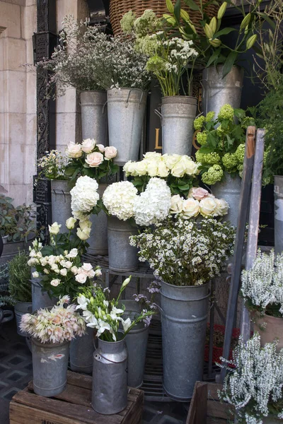 Variedade Flores Brancas Loja Flores Decoração Entrada — Fotografia de Stock