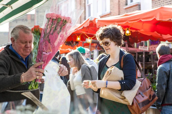 London England October 2018 People Buying Flowers Columbia Road Flower — Stock Photo, Image