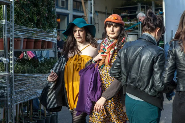 Лондон Англия Октября 2018 Года Люди Покупают Цветы Цветочном Рынке — стоковое фото