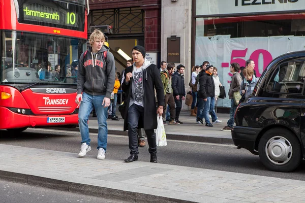 Londra Regno Unito Novembre 2019 Gente Attraversa Strada All Ora — Foto Stock