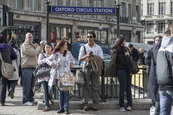 London Egyesült Királyság 2019 November Emberek Csúcsforgalomban Kelnek Úton Oxford — Stock Fotó