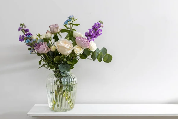 Bukett Hackelia Velutina Lila Och Vita Rosor Små Rosor Matthiola — Stockfoto