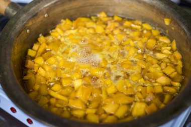 Limonlu balkabağı reçeli ve gazlı fırında bakır leğen.