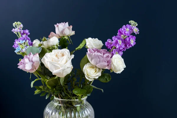Bouquet Hackelia Velutina Roses Violettes Blanches Petites Roses Thé Matthiola — Photo