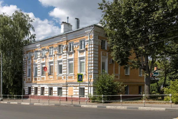 Serpukhov Ryssland Juni 2021 Tvåvåningshus Målad Gul Voroshilov Street — Stockfoto